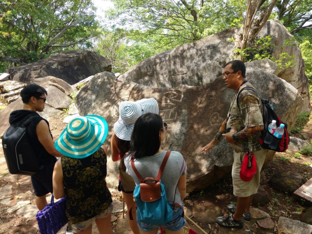 5-6 Hrs City Market & Palma Sola Archaeological Site Petroglyphs