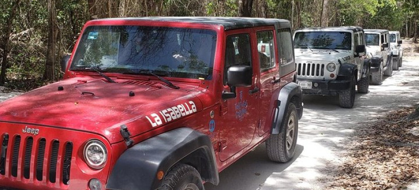 Private: Cozumel Jeep Adventure to Jade Caverns with Lunch and Snorkeling