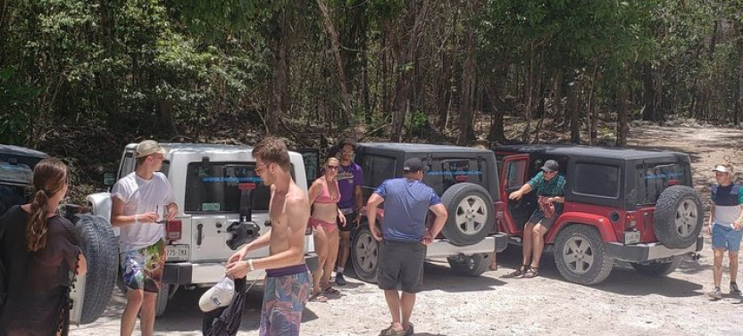 Private: Cozumel Jeep Adventure to Jade Caverns with Lunch and Snorkeling