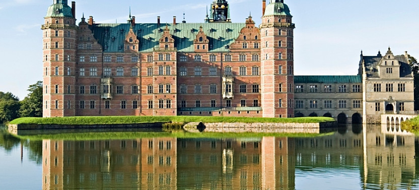 Private Tour of Fairytale Frederiksborg Castle with transport and tickets