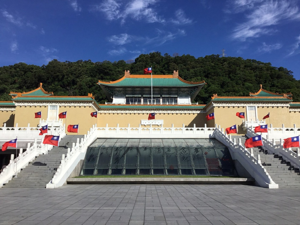 Taipei City Tour with National Palace Museum Ticket