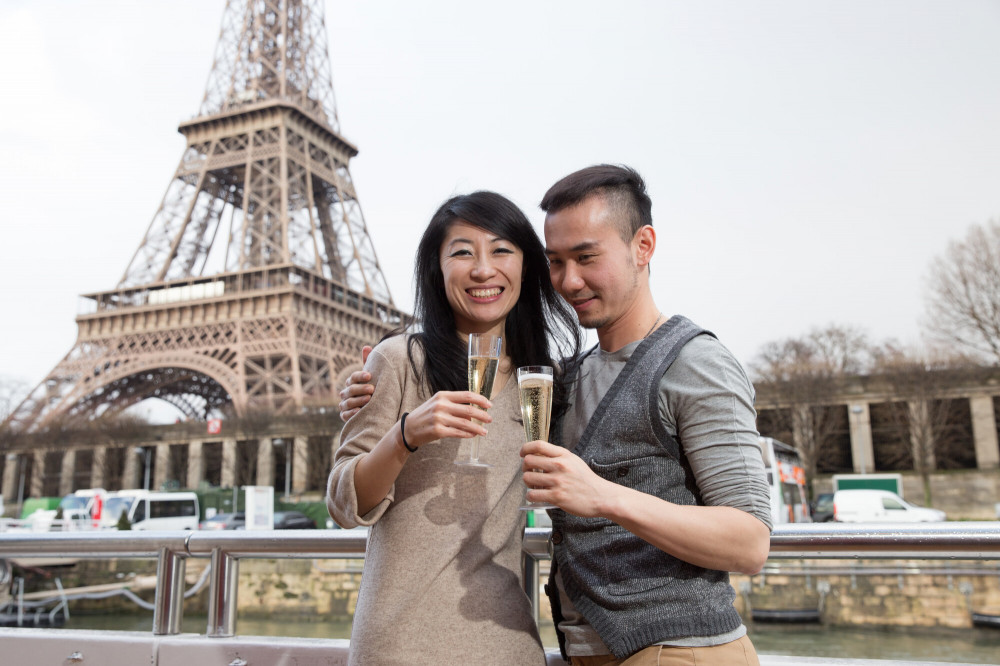 Eiffel Tower Guided Tour (elevator) & Seine Champagne Cruise