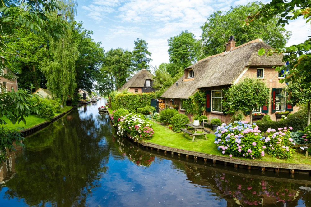 From Amsterdam: Giethoorn; Venice of the North, including a Canal Tour