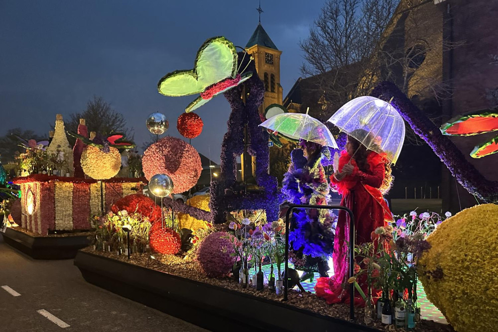 Keukenhof and Flower Parade by Night Tour