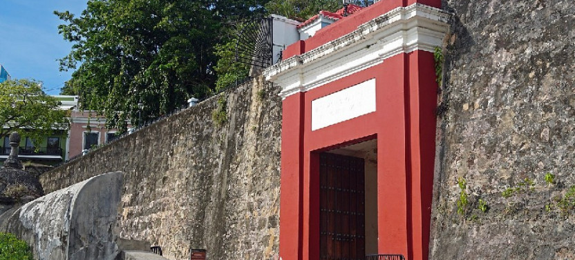 The Ghosts of San Juan: Private Spooky Evening Tour