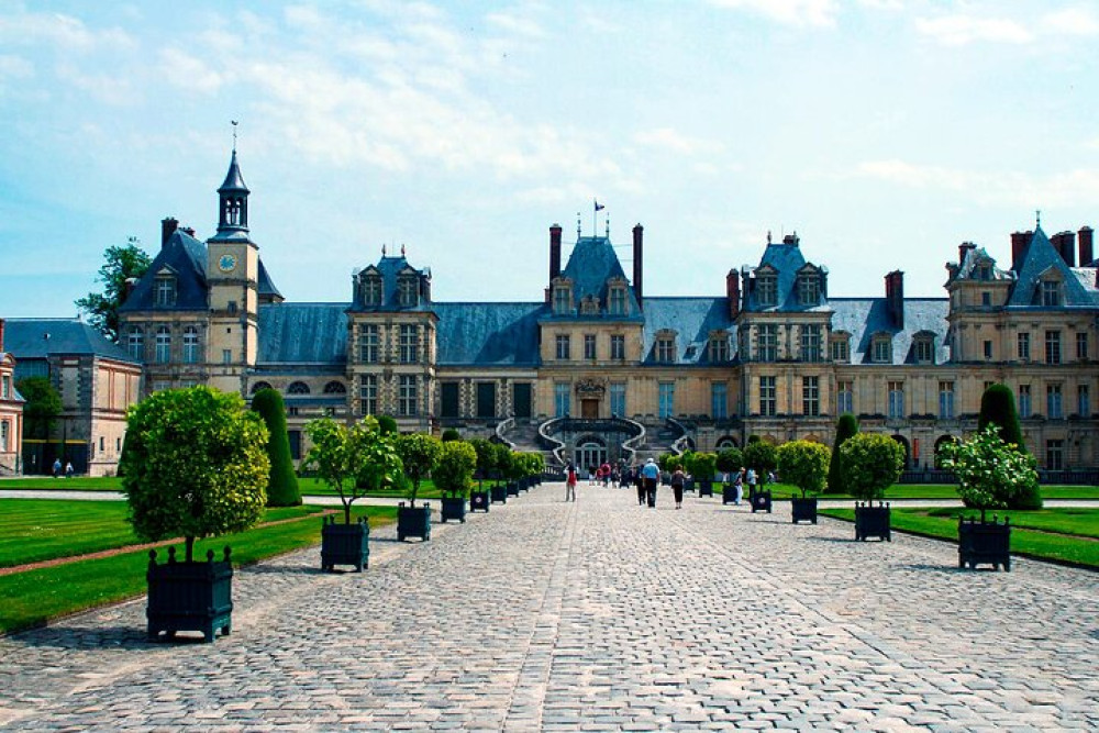 Fontainebleau Day Trip From Paris With A Local: Private & Personalized