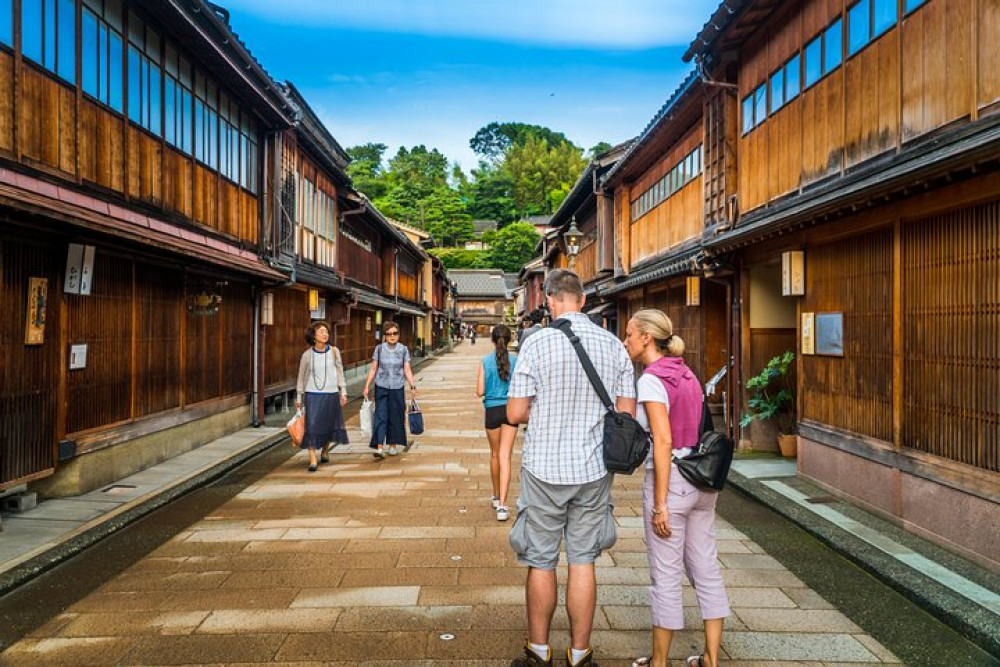 Kanazawa Full-Day Tour Private & Personalized With A Local Guide