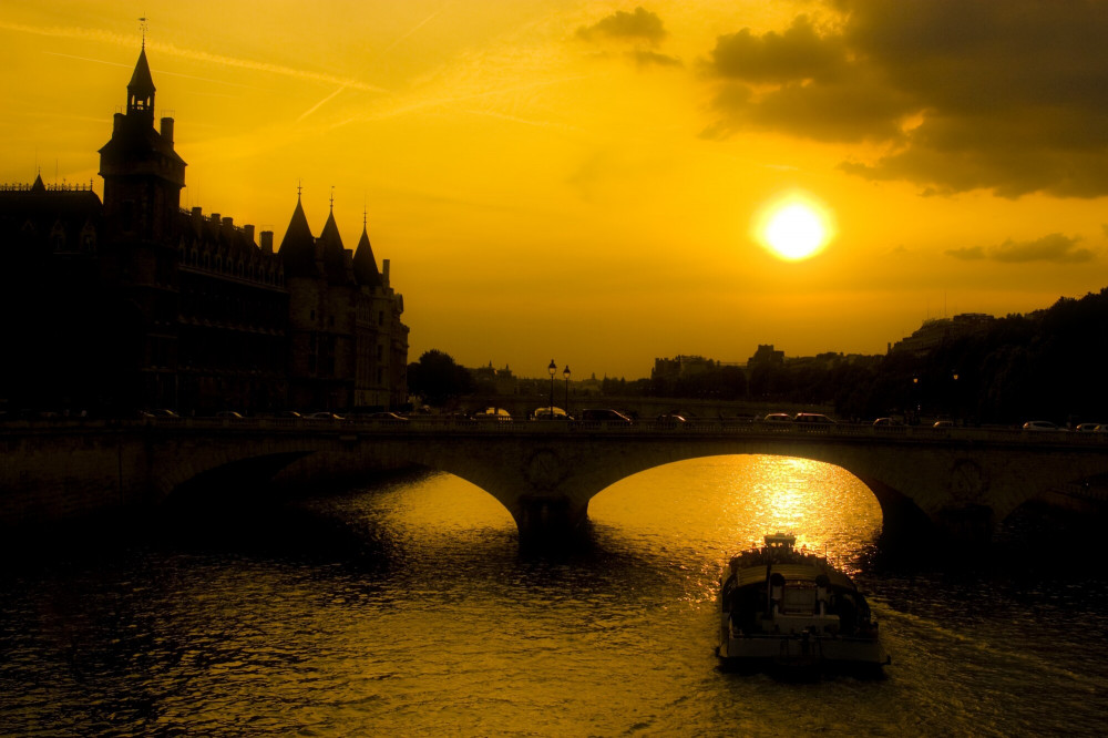 Ghosts, Legends and Mysteries – Dark side of Paris