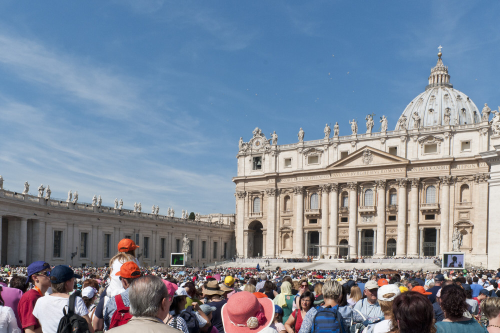 Papal Audience Experience with Pope Francis - Rome | Project Expedition