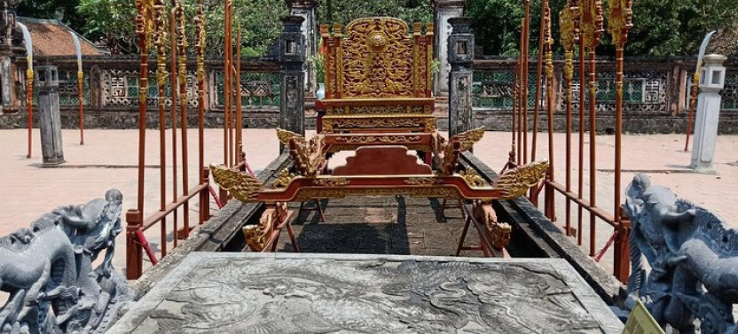 Ninh Binh Daily Tour: Discover Hoa Lu with Tam Coc Boat Trip And Bike Ride