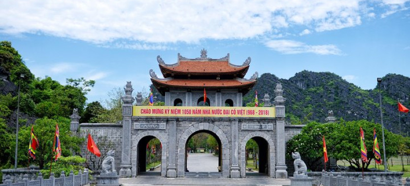 Full-day Ninh Binh Highlights Tour From Hanoi with Boat Ride & Cycling