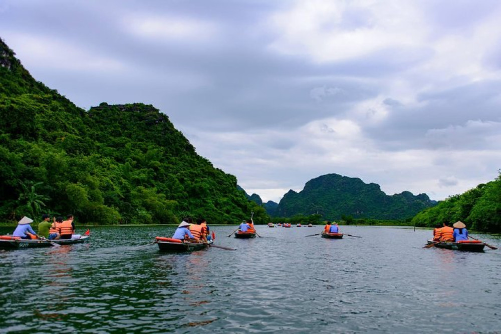 Bai Dinh Pagoda Tour with Mua Cave And Trang An Boat Trip with Buffet Lunch