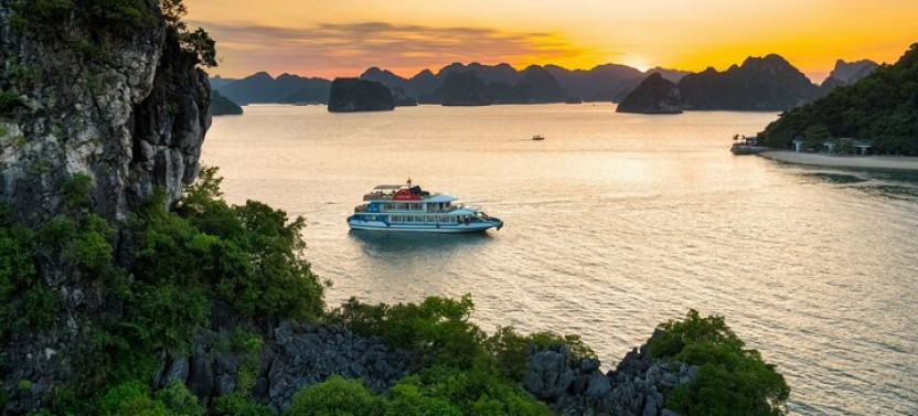 Halong Luxury Day Trip on a 5 Star Luxury Cruise