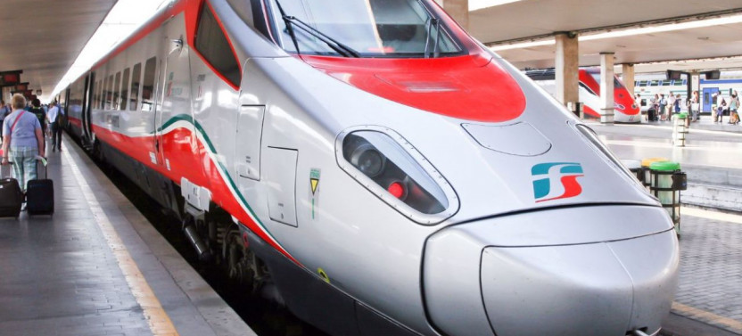 Rome to Pompeii Tour with Wine and Lunch by High-Speed Train