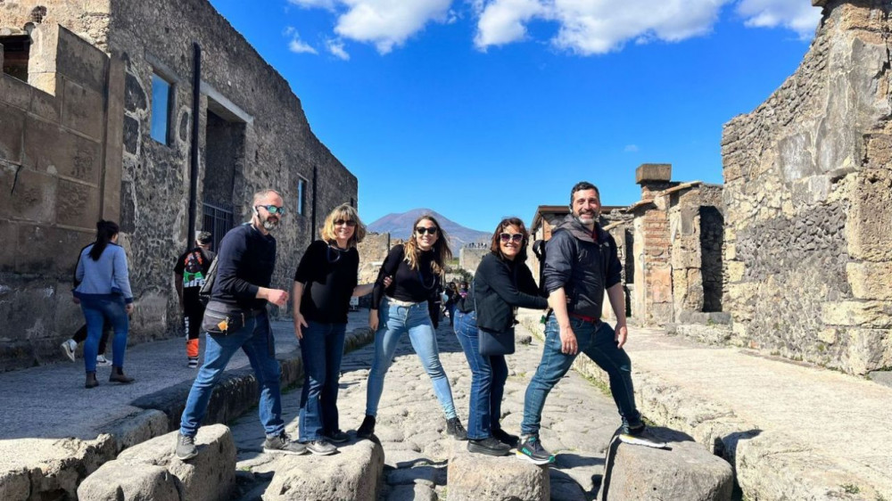 Rome to Pompeii Tour with Wine and Lunch by High-Speed Train