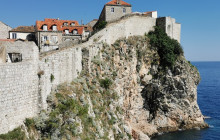 Combo Tour: Discover The Old Town & Walls and Wars