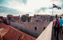 Combo Tour: Discover The Old Town & Walls and Wars