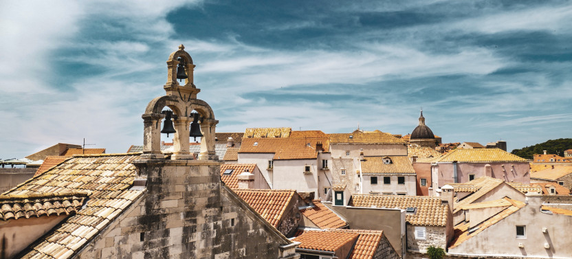 Combo Tour: Discover The Old Town & Walls and Wars