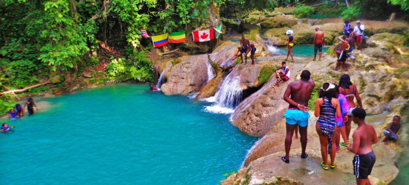 Montego Bay: Blue Hole, Dunn’s River & Beach Club Trip