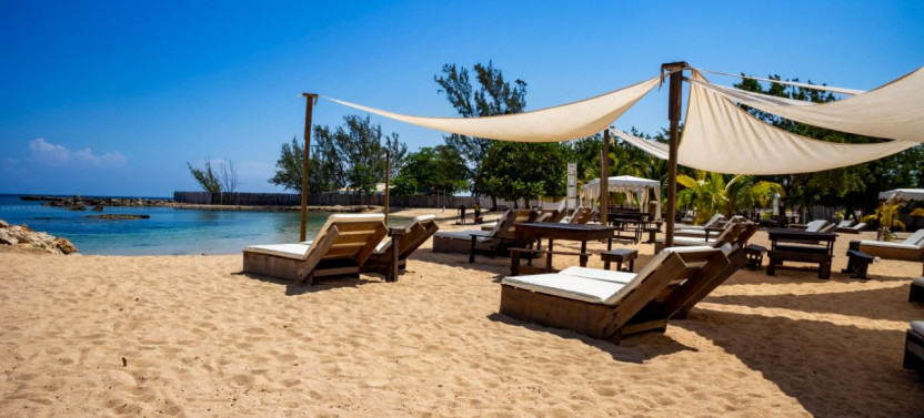 Montego Bay: Jungle River Tubing and Bamboo Beach Club Trip