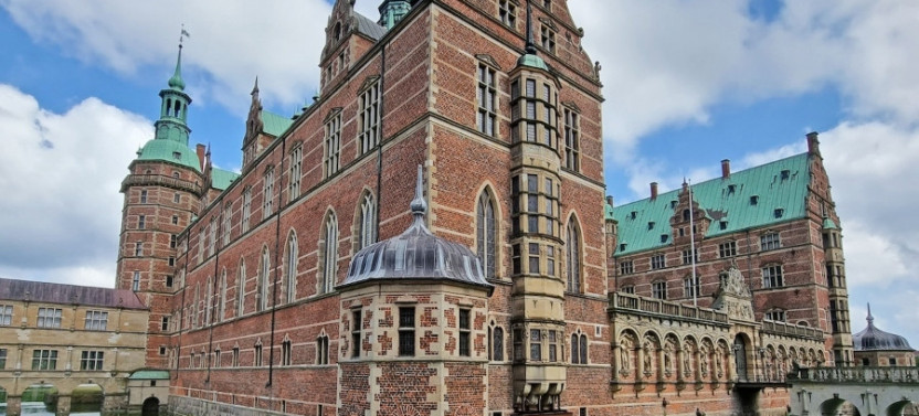 Frederiksborg & Kronborg Castles: Private Day Trip from Copenhagen