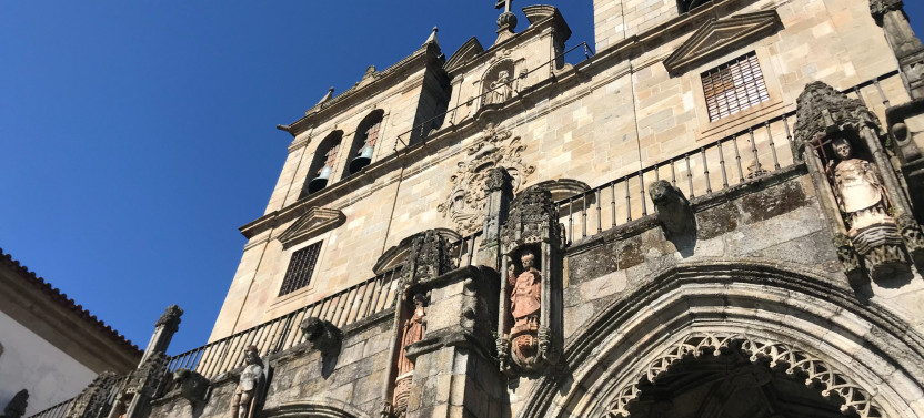 Small Group Guimarães & Braga Tour with Lunch & Tickets Included