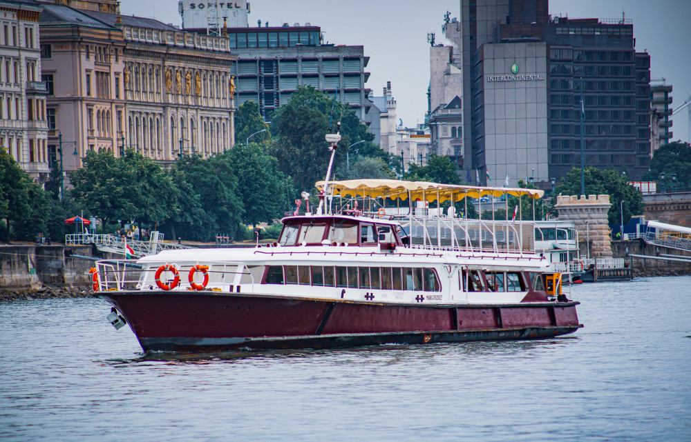 budapest nighttime sightseeing cruise