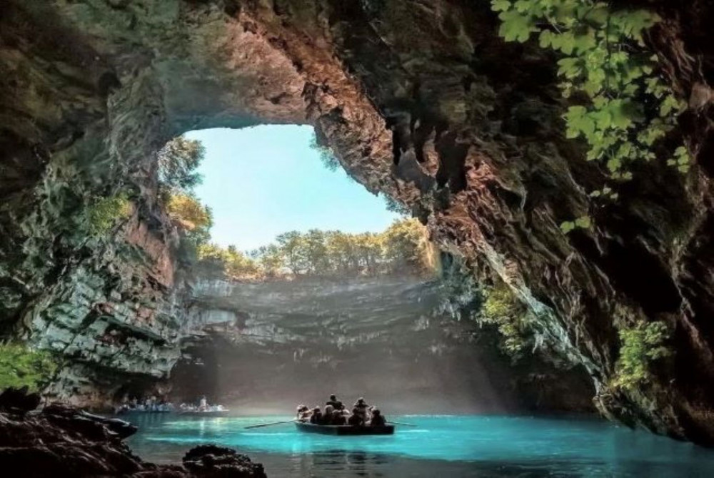 Kefalonia's Expeditions: Caves, Culture & Wine Delights