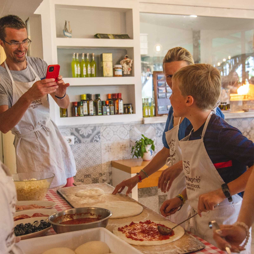 Neapolitan Pizza Class: Prepare Dough from Scratch & Bake Your Own Creation