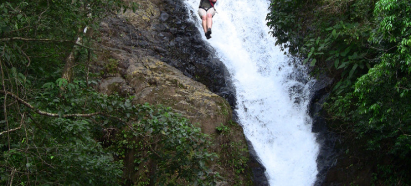 Puntarenas: 18-Zip-Line Adventure Over 11 Waterfalls