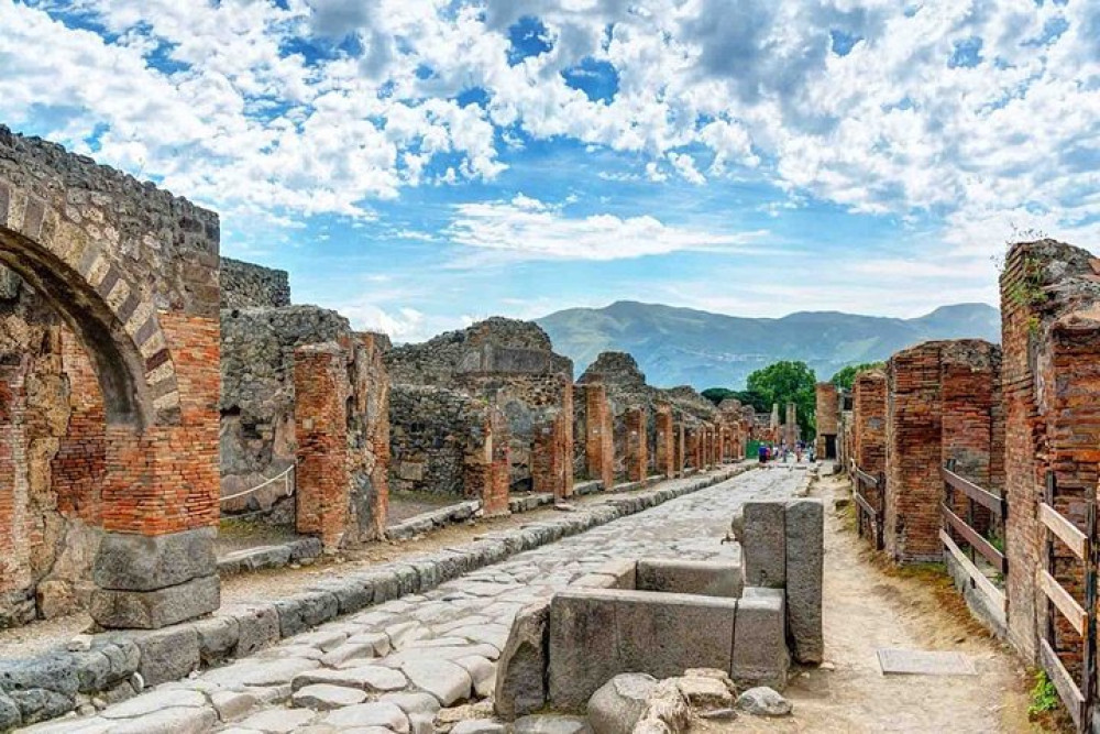 Pompeii Half Day Trip: Guided Pompeii Ruins Tour from Naples