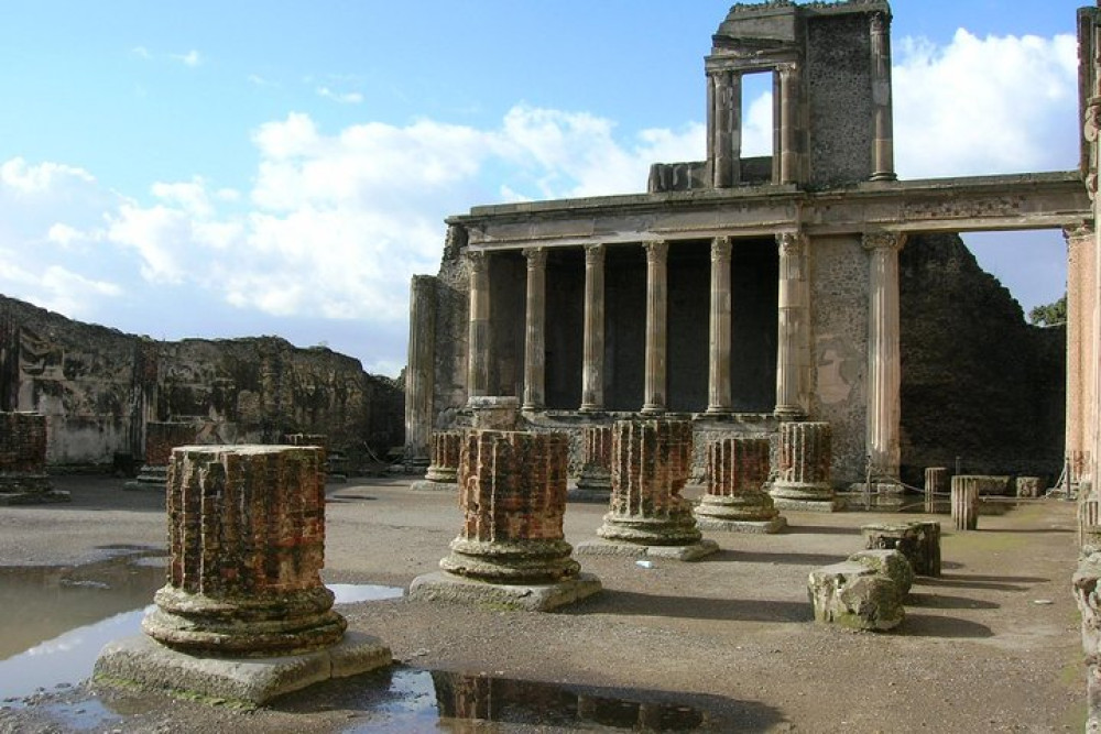 Ancient Pompeii Ruins & Naples Highlights Full-Day Tour