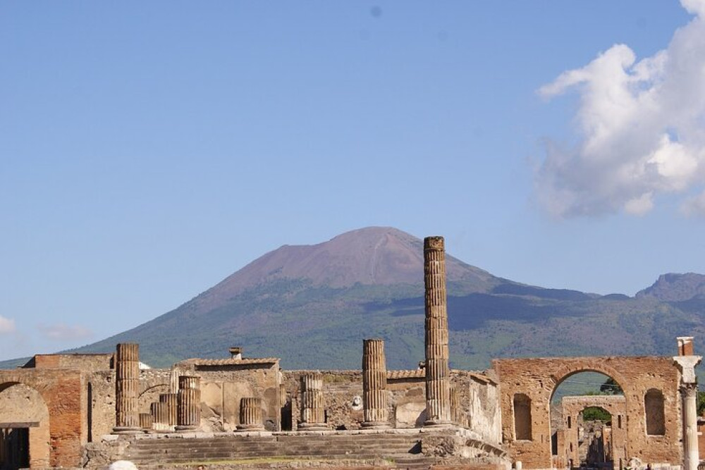 Pompeii Archaeological Park Tour with an Expert Archaeologist and Ticket