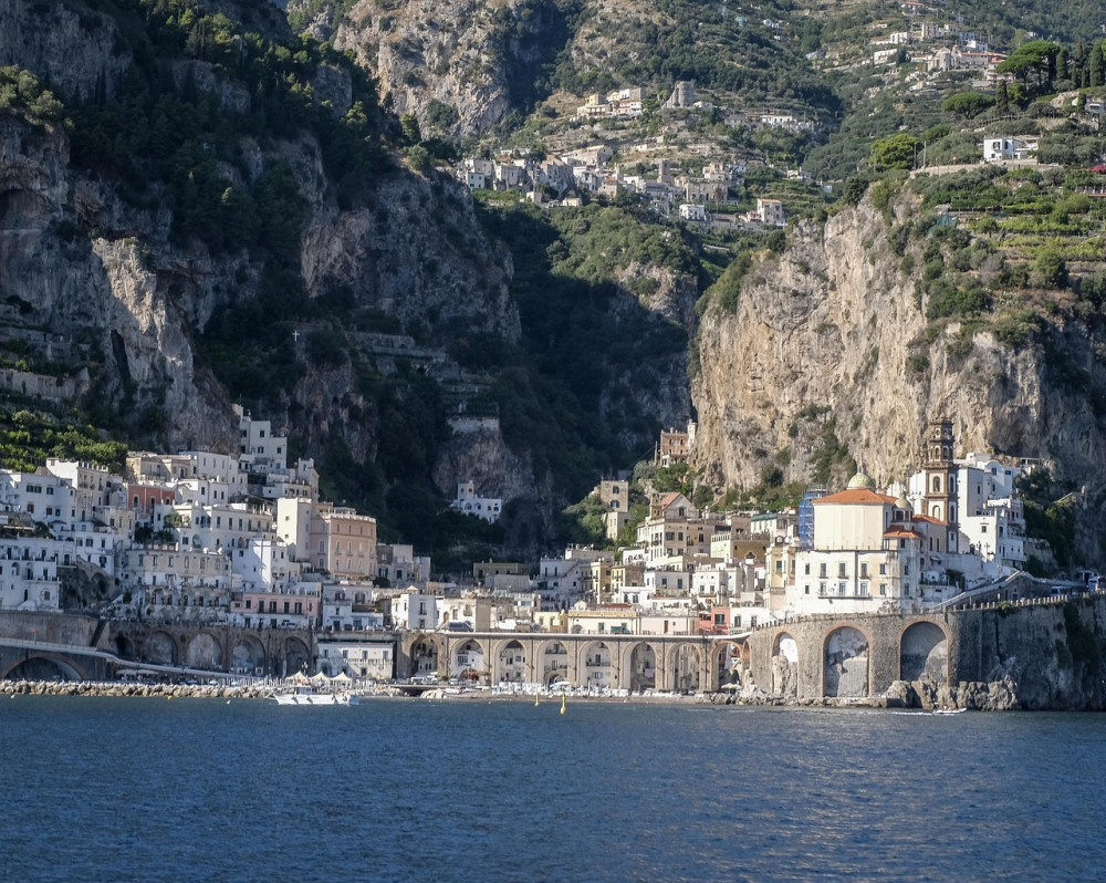 Amalfi Coast Boat Tour from Naples with Amalfi & Positano Stops
