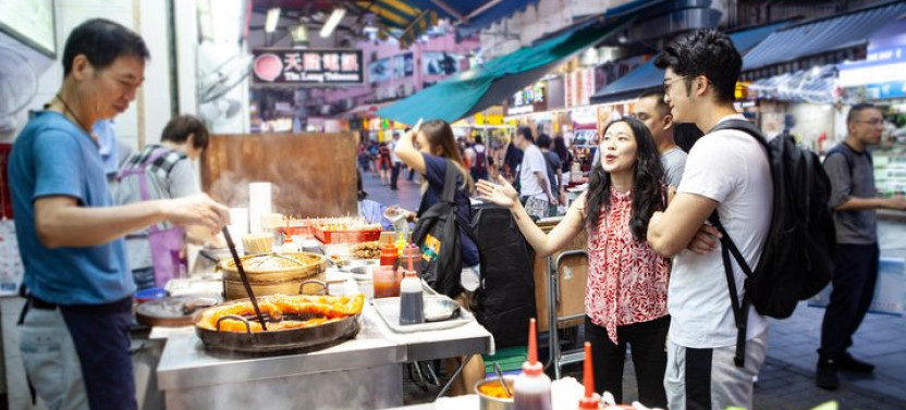 Kowloon Night Street Food Tour With A Local: Private & Customized