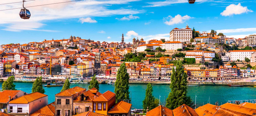 Private One-Way Transfer: Porto to Lisbon With Up To 4 City Stops