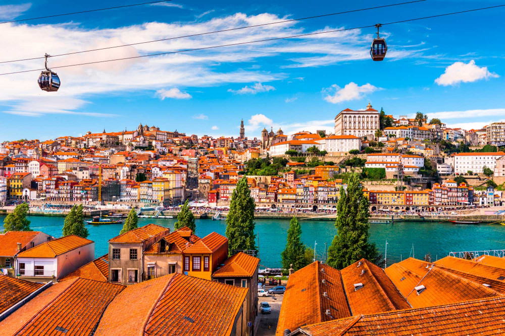 Private Transfer: Porto to Lisbon With Up To 3 City Stops