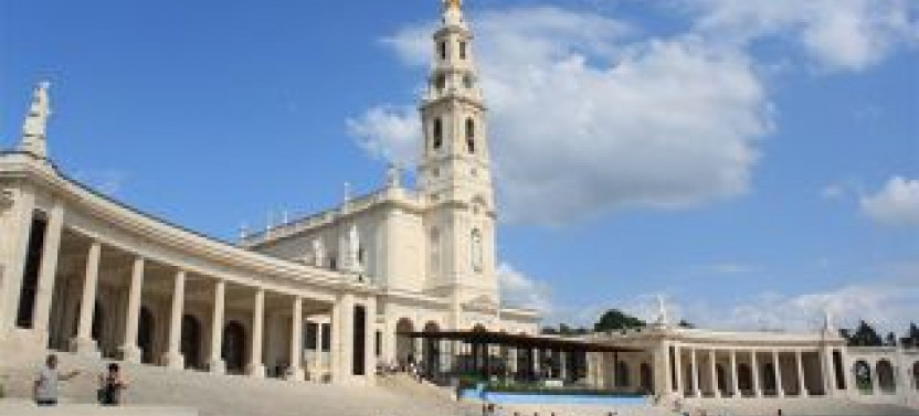 Private One-Way Transfer: Porto to Lisbon With Up To 4 City Stops