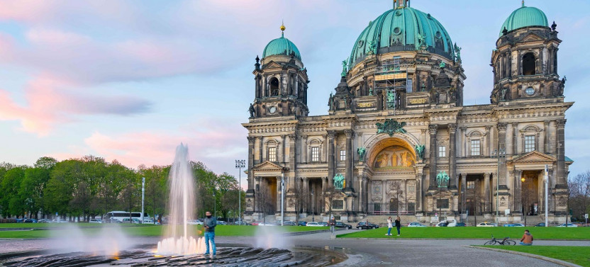 Berlin Highlights Private Driving Tour