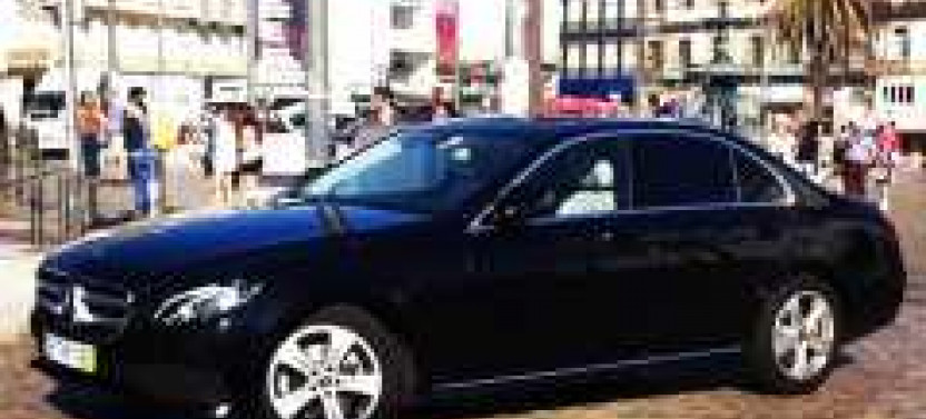 Private Transfer: Lisbon to Porto With Up To 4 City Stops