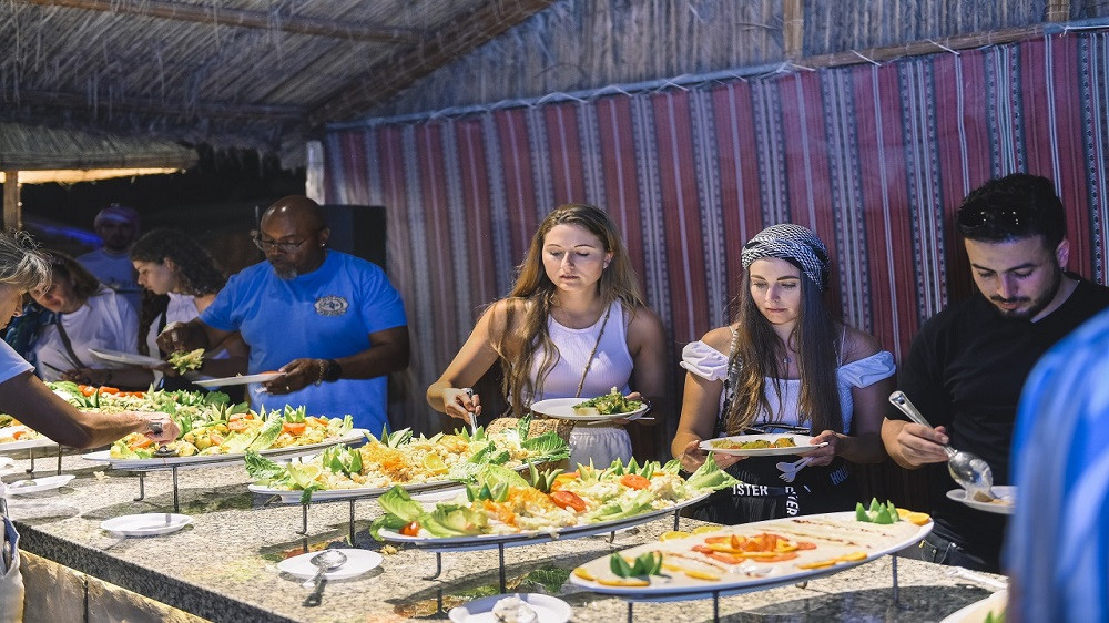 6-Hour Tour- Dinner in the Desert with Traditional Show