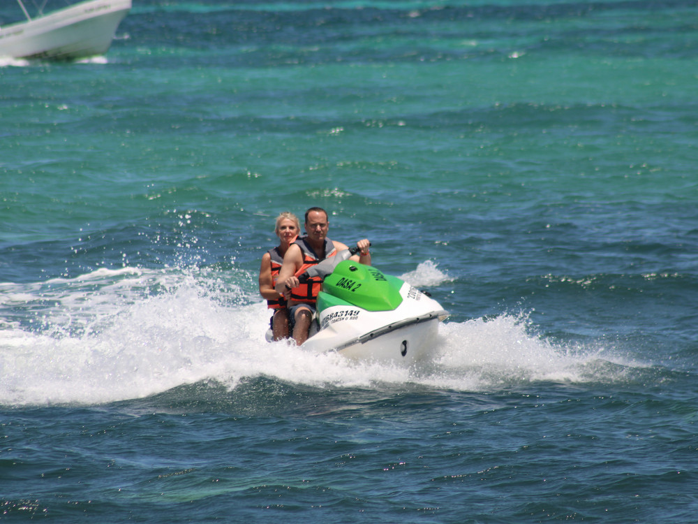 Jet Ski and Cancun Seaside Parasailing with Transportation