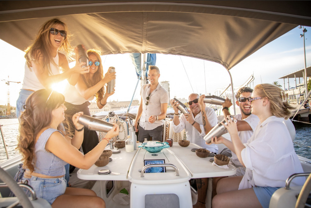 Cocktail Workshop & Sailing Cruise from Barcelona