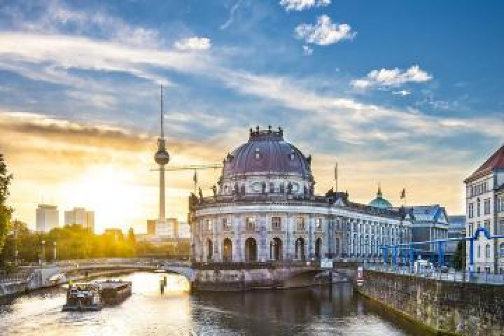 Berlin on Your Own - Round Trip from Warnemünde and Rostock Port