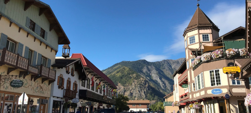 Leavenworth + Snowshoe Small Group Tour