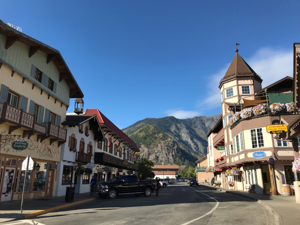 Leavenworth + Snowshoe Small Group Tour