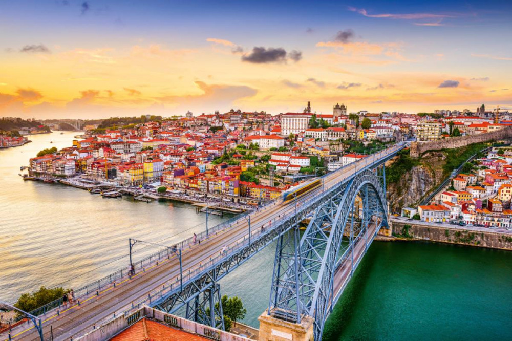 Private Transfer: Algarve To Porto With Up To 2 City Stops