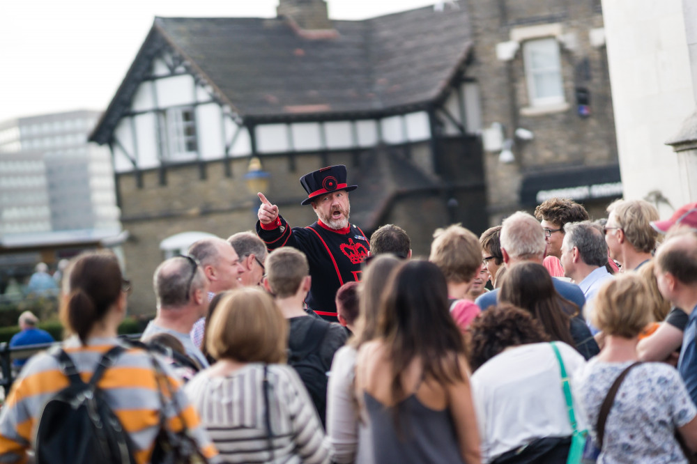 Tower of London: Beefeater Opening Ceremony, Guided Tour & Crown Jewels