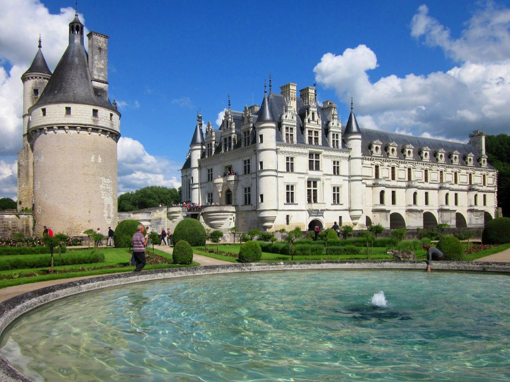 Private Loire Valley Full Day Tour to Chenonceau, Chambord & Wine tasting