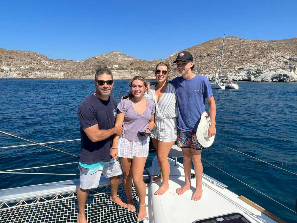 Daytime Catamaran Tour in Santorini with Greek Meal and Drinks